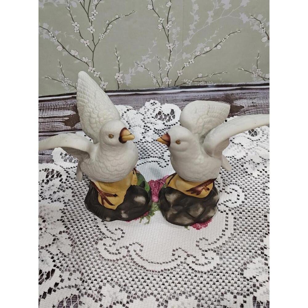 Vintage 2 Doves Figurines White Fine Porcelain Floral Base 5.5" Bird Collectible - Picture 5 of 14